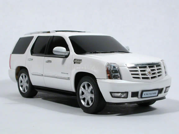 RC 2009 Cadillac Escalad model car 1:24 scale by RASTAR - White