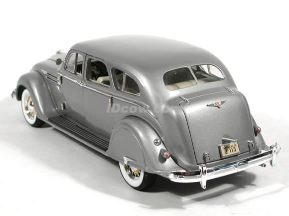 1936 Chrysler Airflow diecast model car 1:18 scale die cast by Signature Models - Silver