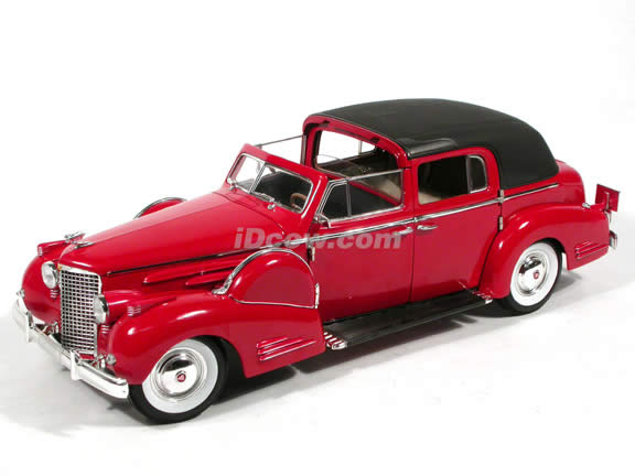 1938 Cadillac Fleetwood V16 diecast model car 1:18 scale die cast by Signature Models - Red