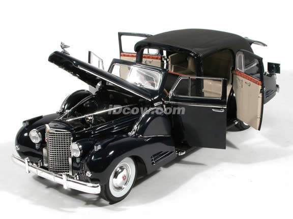 1938 Cadillac Fleetwood V16 diecast model car 1:18 scale die cast by Signature Models - Deep Blue