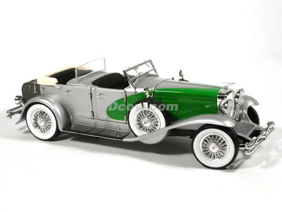 1934 Duesenberg diecast model car 1:18 scale die cast by Signature Models - Silver Green
