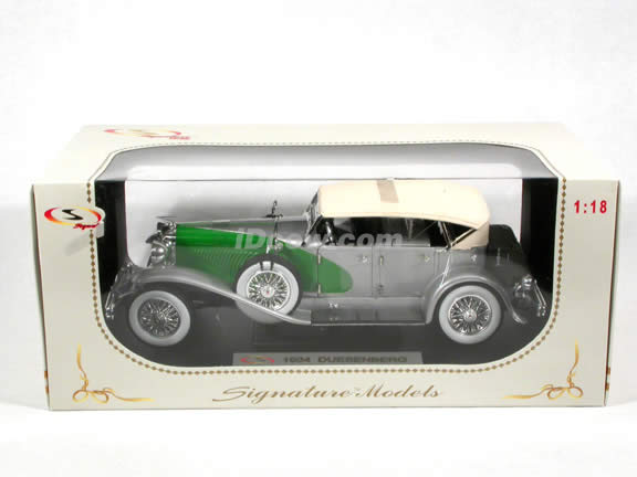1934 Duesenberg diecast model car 1:18 scale die cast by Signature Models - Silver Green