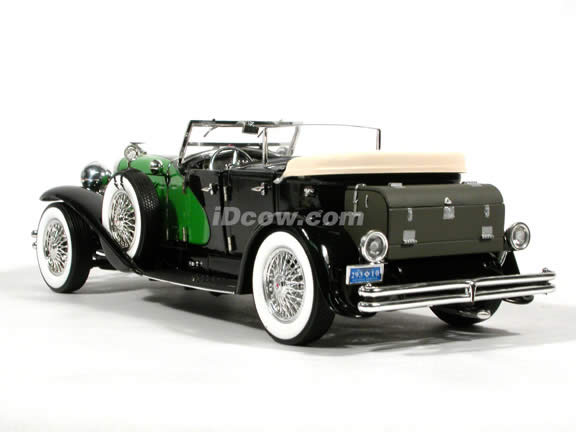 1934 Duesenberg diecast model car 1:18 scale die cast by Signature Models - Black Green