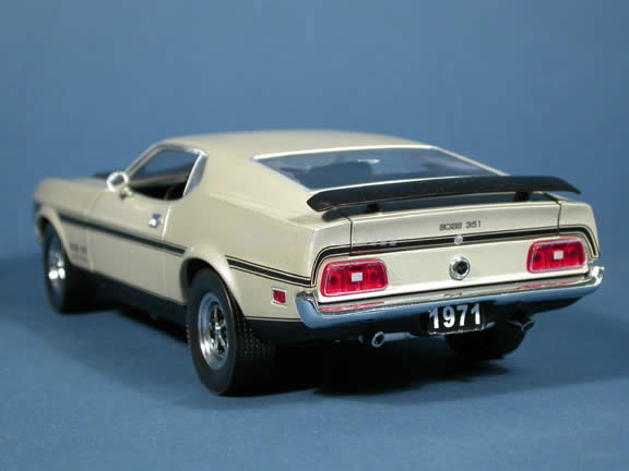 1971 Ford Mustang Boss 351 Diecast model car 1:18 scale die cast by Sun Star - Warm Silver