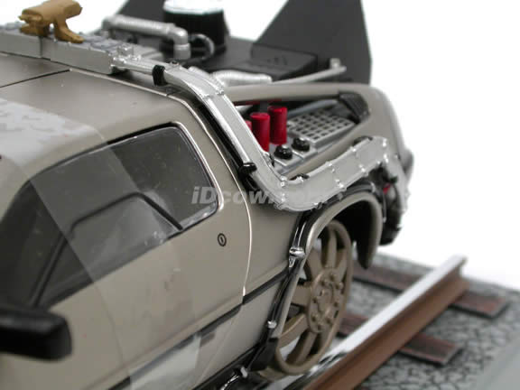 1982 DeLorean - Back To The Future III Diecast model car 1:18 scale die cast by Sun Star - Rail Road 2714