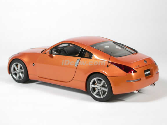 2003 Nissan 350Z diecast model car 1:18 scale die cast by AUTOart - Orange