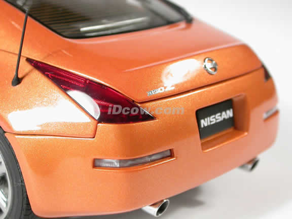 2003 Nissan 350Z diecast model car 1:18 scale die cast by AUTOart - Orange