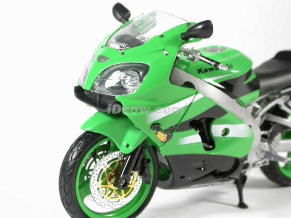 Kawasaki ZX-9R Model Diecast Motorcycle 1:12 die cast by NewRay - Green