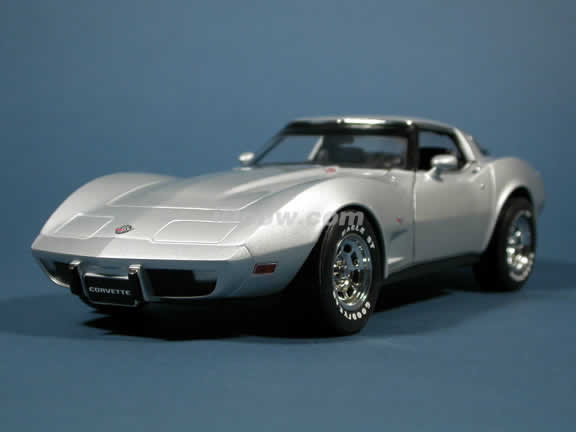 1978 Chevrolet Corvette 25th Anniversary diecast model car 1:18 scale die cast by UT Models - Silver