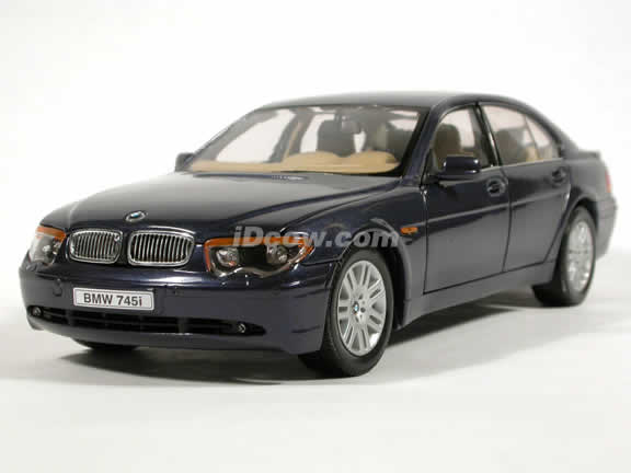 2002 BMW 745i diecast model car 1:18 scale die cast by Welly - Dark Blue