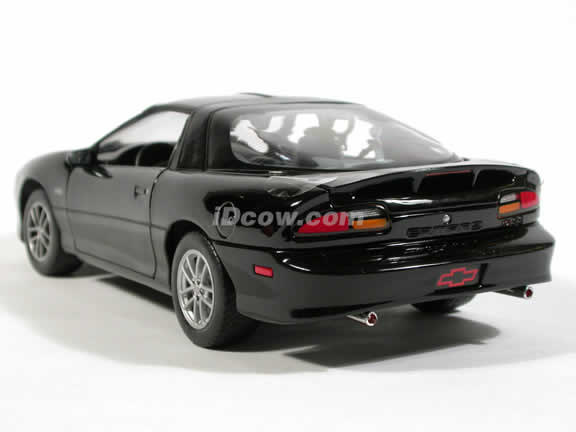 2002 Chevrolet Camaro SS diecast model car 1:18 scale die cast by Welly - Black