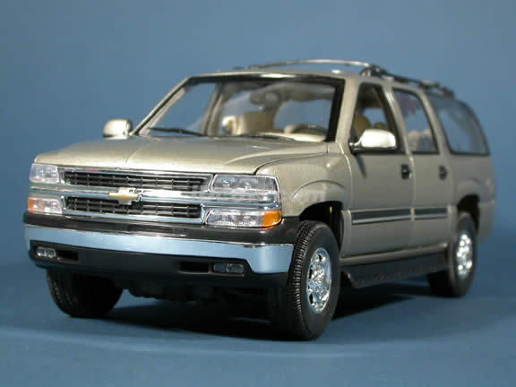 2001 Chevrolet Suburban diecast model truck 1:18 scale die cast by Welly - Sand Silver