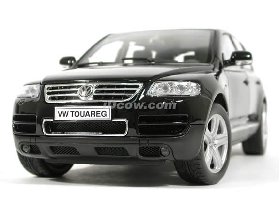2004 Volkswagen Touareg V10 diecast model SUV 1:18 scale die cast by Welly - Black