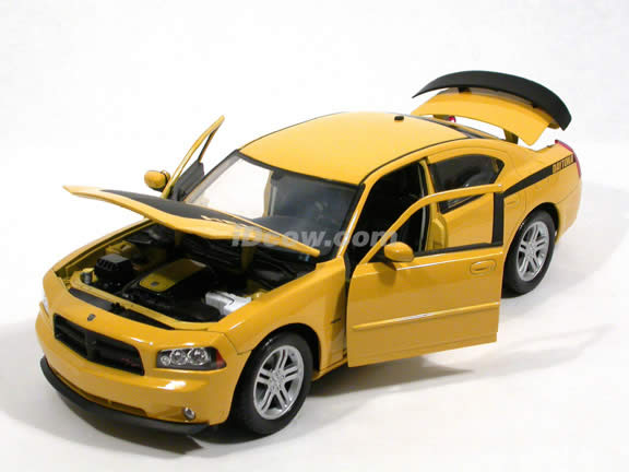 2006 Dodge Charger diecast model car 1:18 scale Daytona R/T by Welly - Yellow 18003W