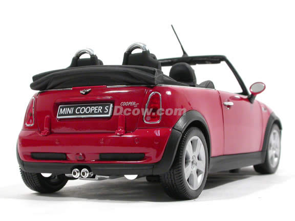 2006 Mini Cooper S diecast model car 1:18 scale cabrio by Welly - Red Cabrio