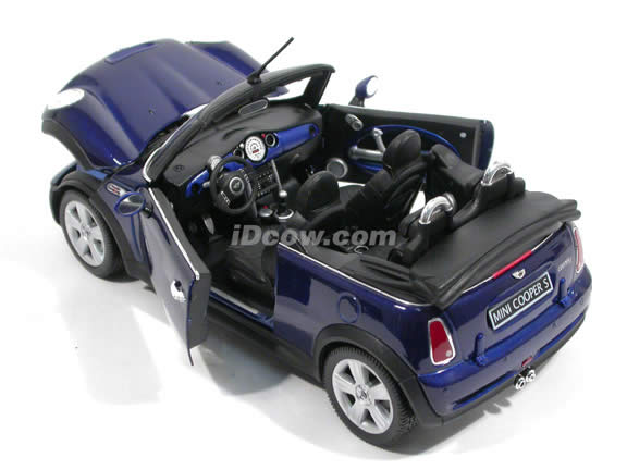 2006 Mini Cooper S diecast model car 1:18 scale cabrio by Welly - Blue Cabrio