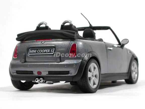 2006 Mini Cooper S diecast model car 1:18 scale cabrio by Welly - Metallic Grey Cabrio