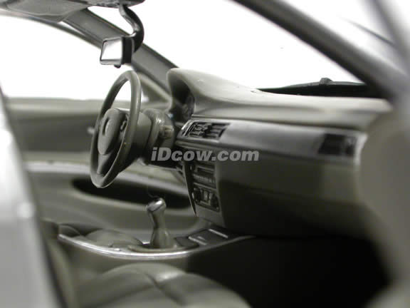 2008 BMW 330i diecast model car 1:18 scale die cast by Welly - Silver 12561w