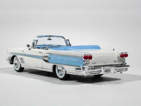 1958 Pontiac Bonneville diecast model car 1:18 scale die cast by Yat Ming - Baby Blue