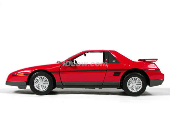 1985 Pontiac Fiero GT diecast model car 1:18 scale die cast by Yat Ming - Red