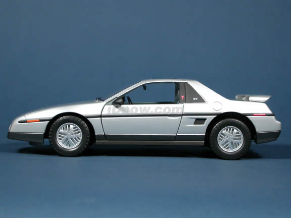 1985 Pontiac Fiero GT diecast model car 1:18 scale die cast by Yat Ming - Silver