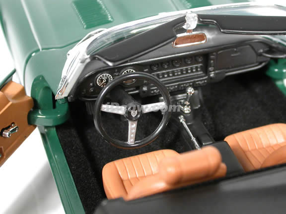 1971 Jaguar E-Type diecast model car 1:18 scale die cast by Yat Ming - Green