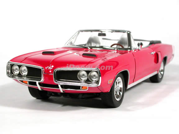 1970 Dodge Coronet R/T diecast model car 1:18 scale die cast by Leather Series Yat Ming - Red