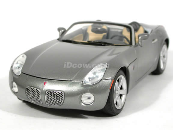 2006 Pontiac Solstice diecast model car 1:18 scale die cast by Yat Ming - Silver