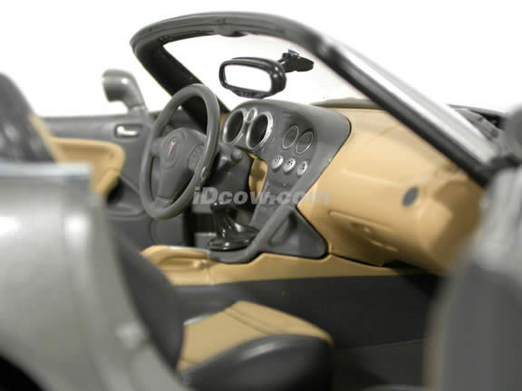 2006 Pontiac Solstice diecast model car 1:18 scale die cast by Yat Ming - Silver