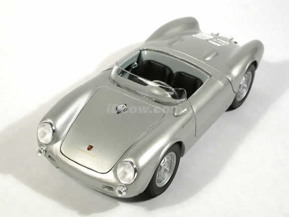 thumbnail interactive-video image 1 of Maisto 1:18 Scale 1956 Porsche 550A Spyder Die-Cast Model - Special Edition 1 of 10